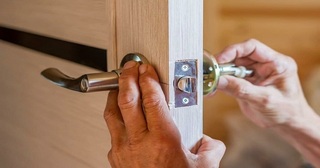 Установка и замена дверной ручки в Дагестанских Огнях от 279 руб. – Мастер24, монтаж фурнитуры, недорого